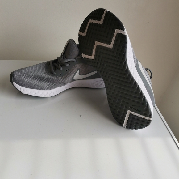 NIKE RÉVOLUTION RUNNING SNEAKERS Size :8.5 - Picture 3 of 7